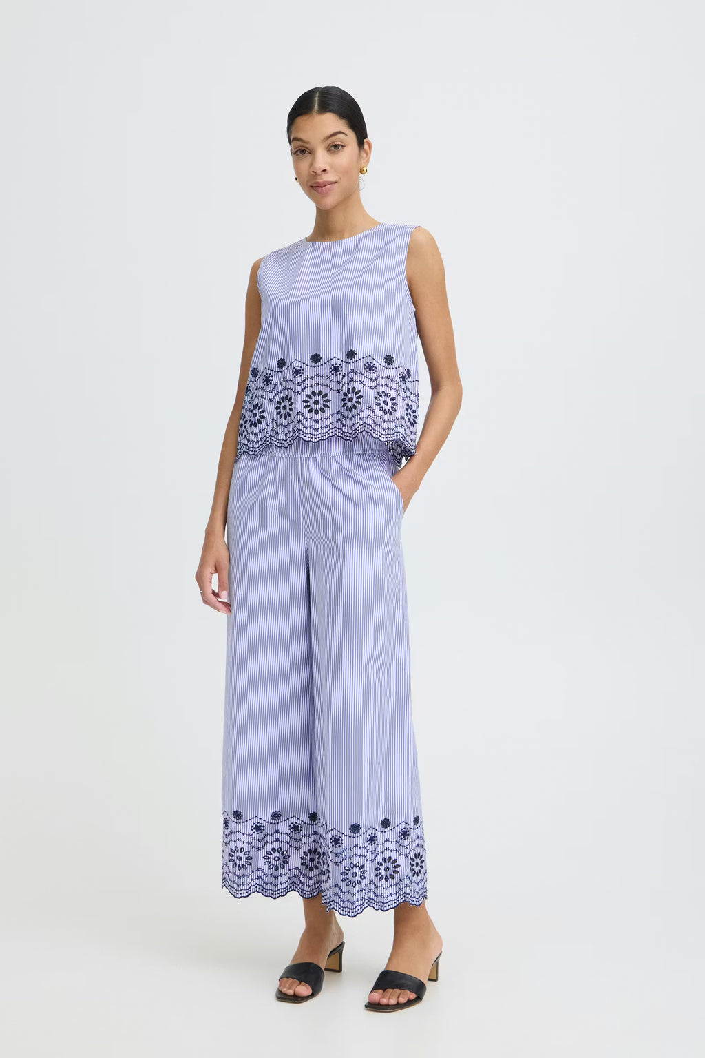 Top righe ricamo blu