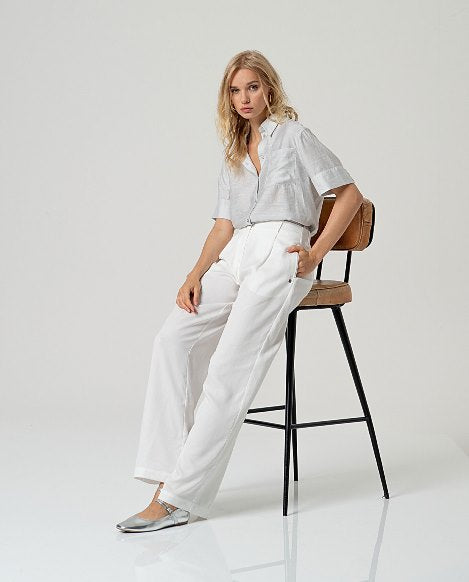 Pantalone bianco dettaglio tasche Surkana