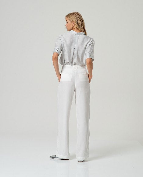 Pantalone bianco dettaglio tasche Surkana