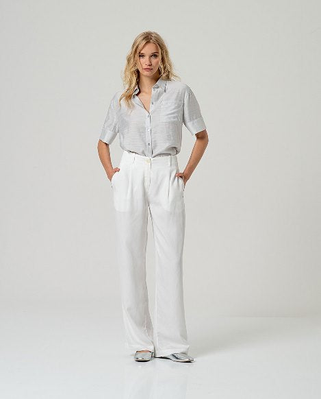 Pantalone bianco dettaglio tasche Surkana