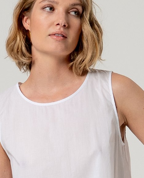 Top smanicato scollo tondo Surkana