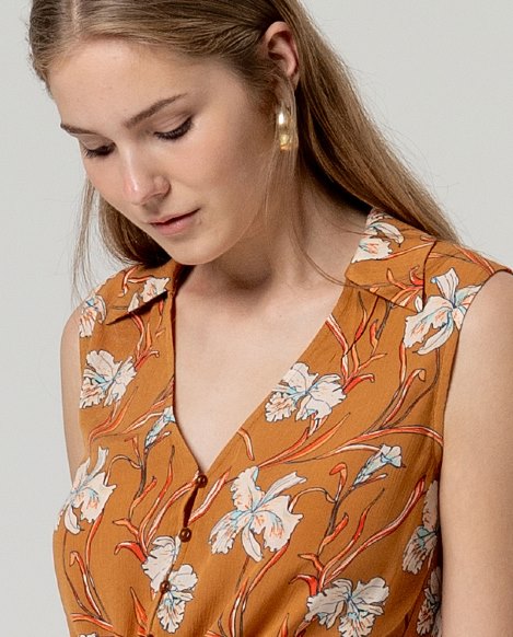 Camicia smanicata fiori Surkana