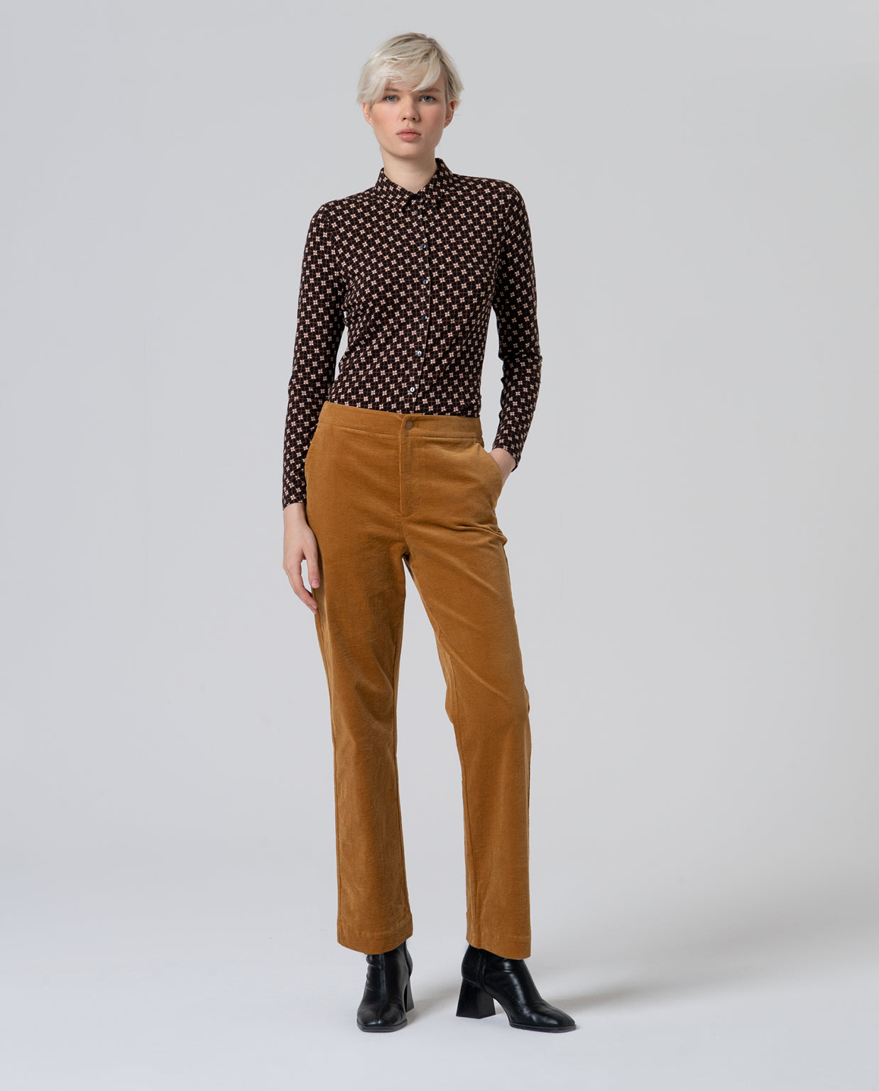 Pantalone dritto in velluto a costine  -50%