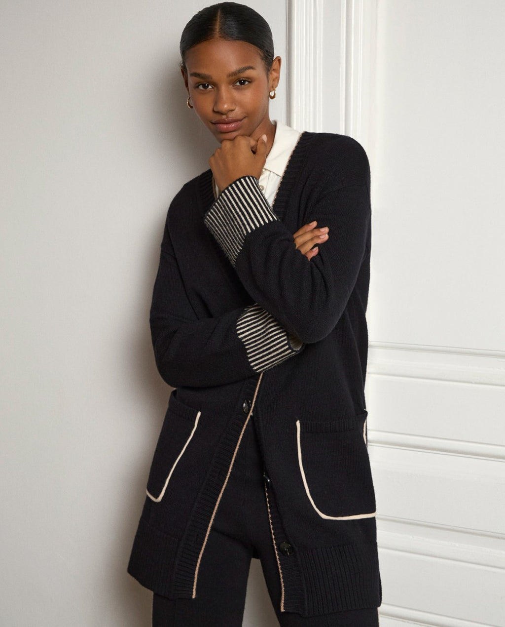 Cardigan lungo con tasche a contrasto  -50%