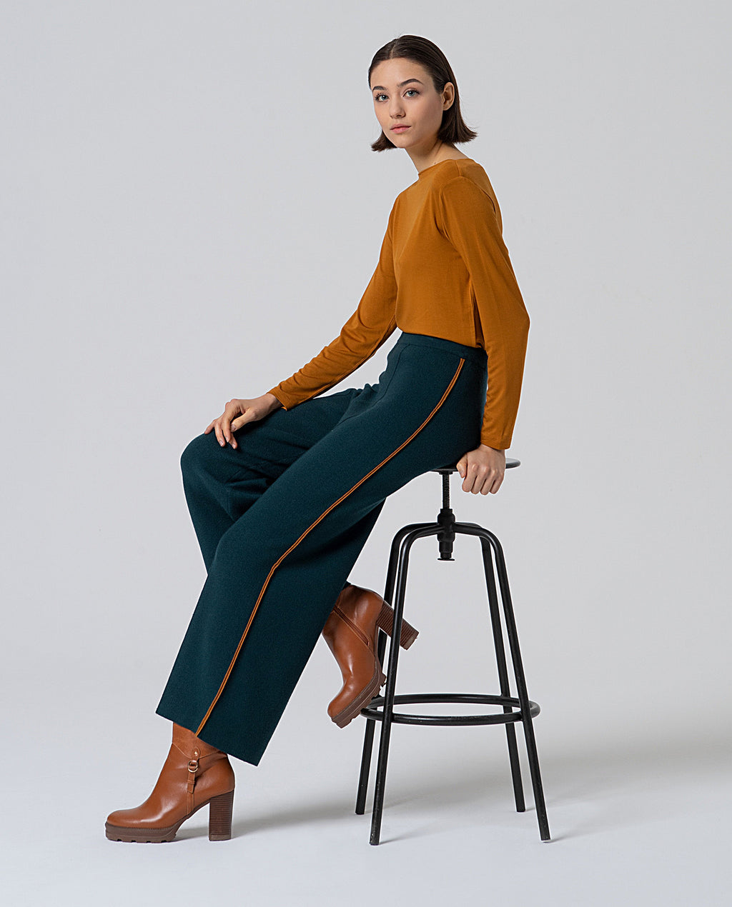 Pantalone in maglia profili a contrasto Surkana  -50%