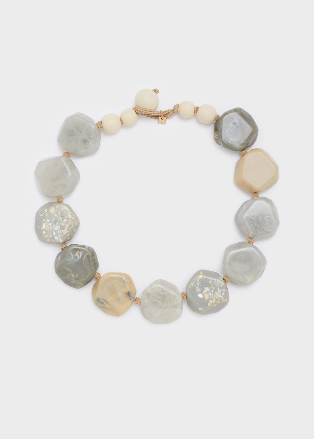 Collana girocollo legno  e resina panna/grigio