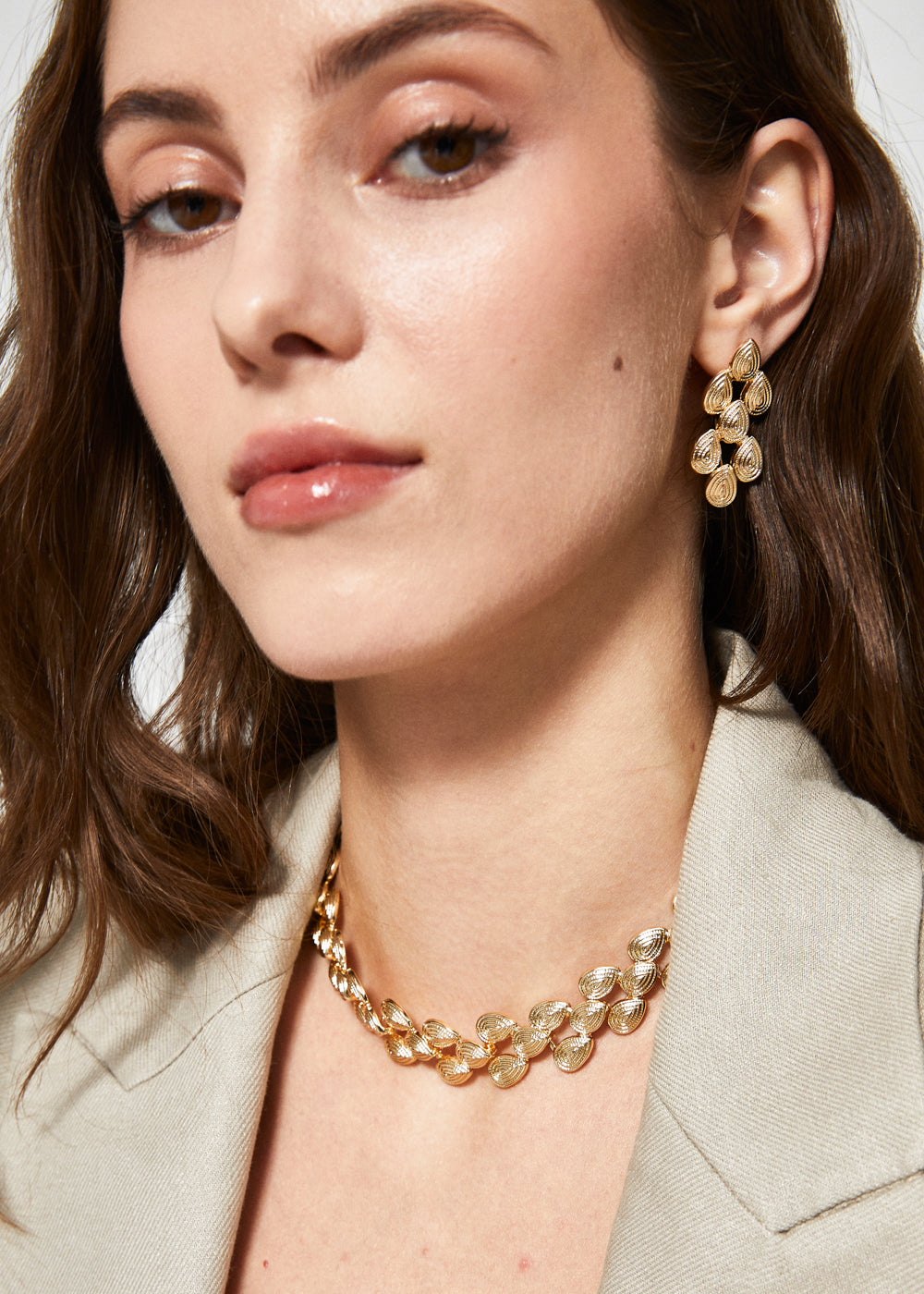 Collana girocollo elemento goccia oro