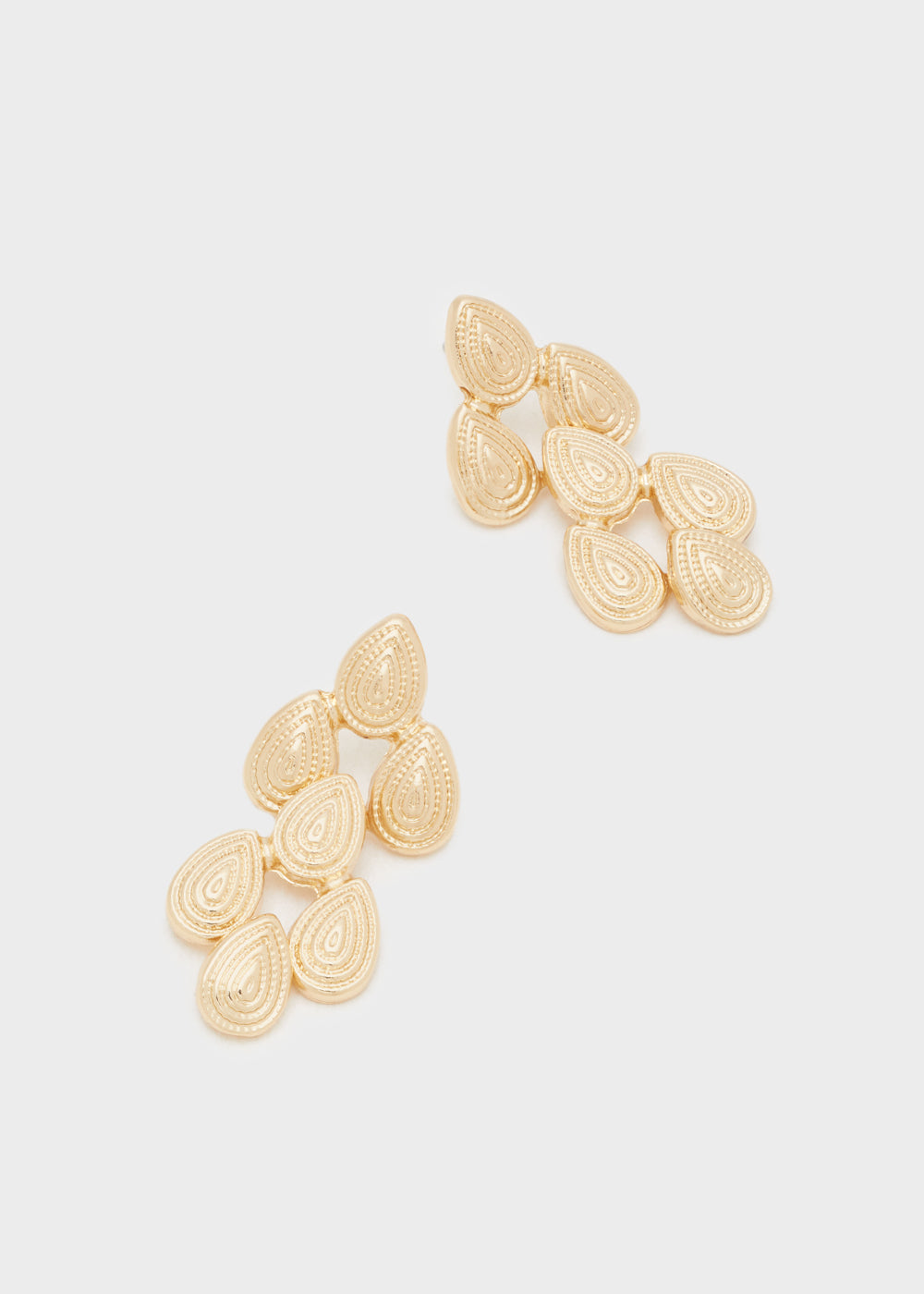 Orecchini lunghi elemento goccia oro