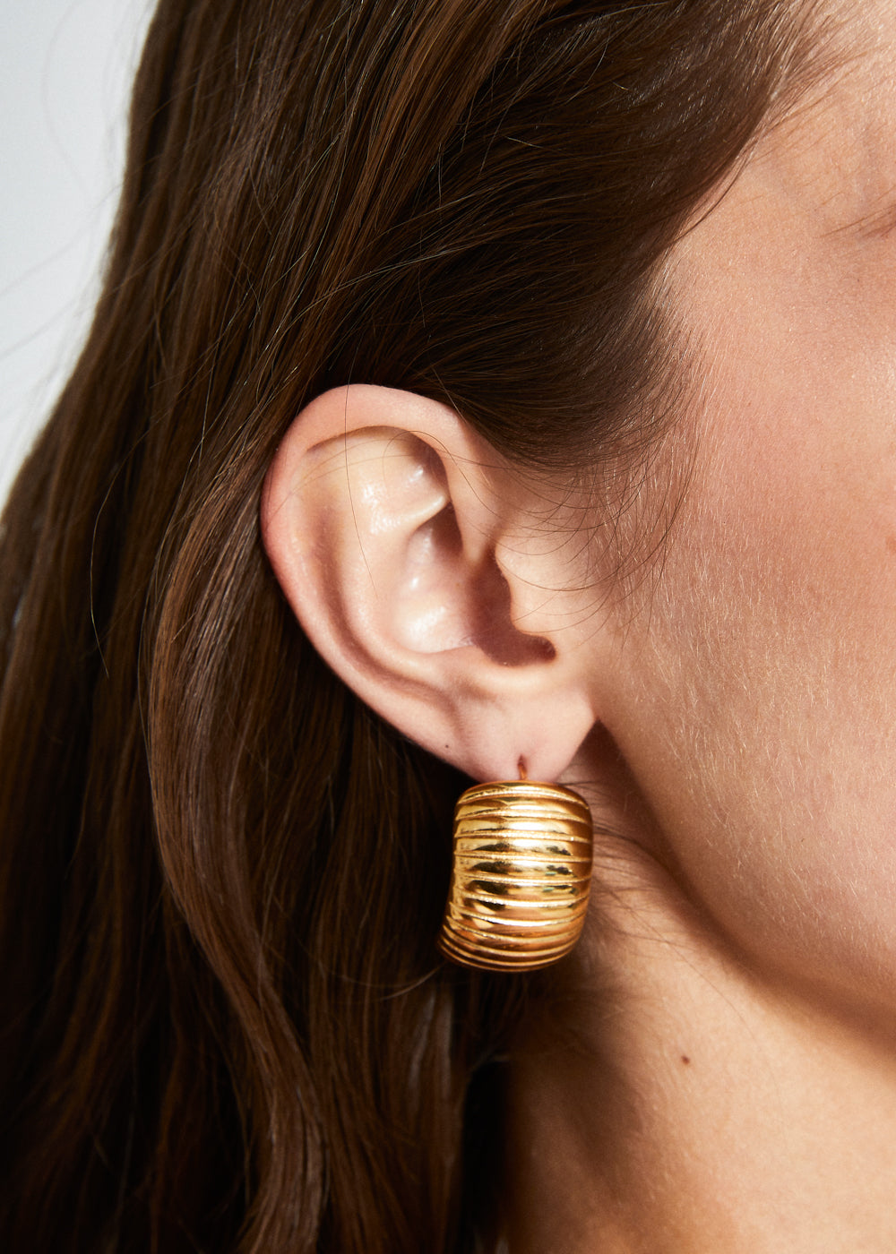 Orecchini mezzo cerchio rigato oro