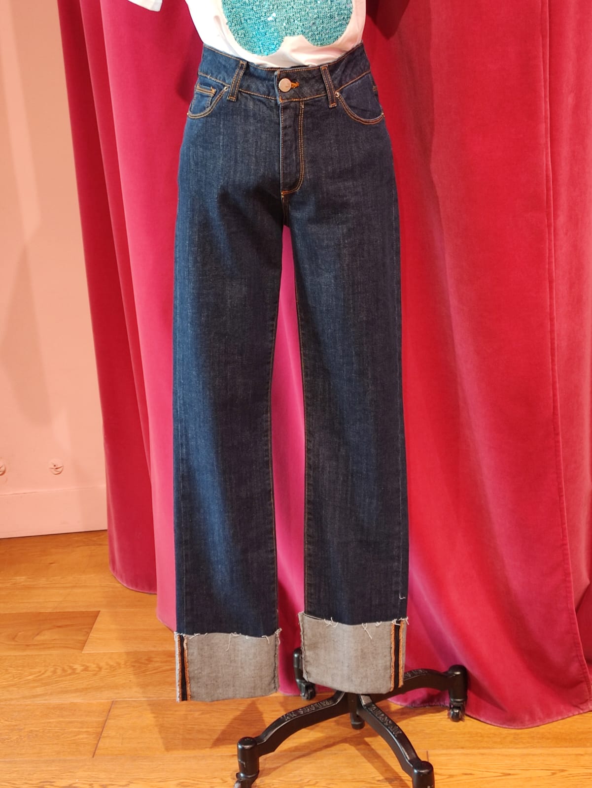 Jeans scuro risvolto