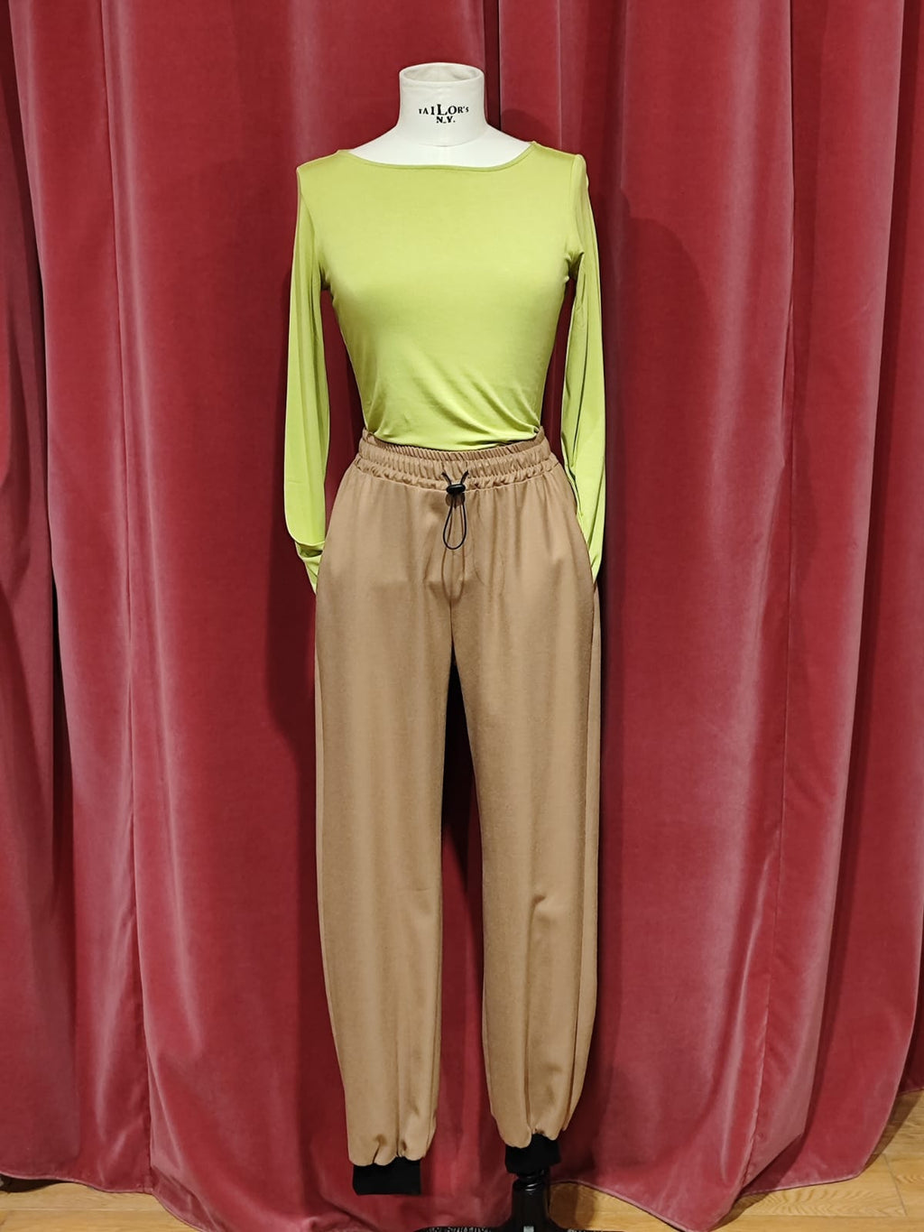 Pantalone  cammello molla e fili lurex