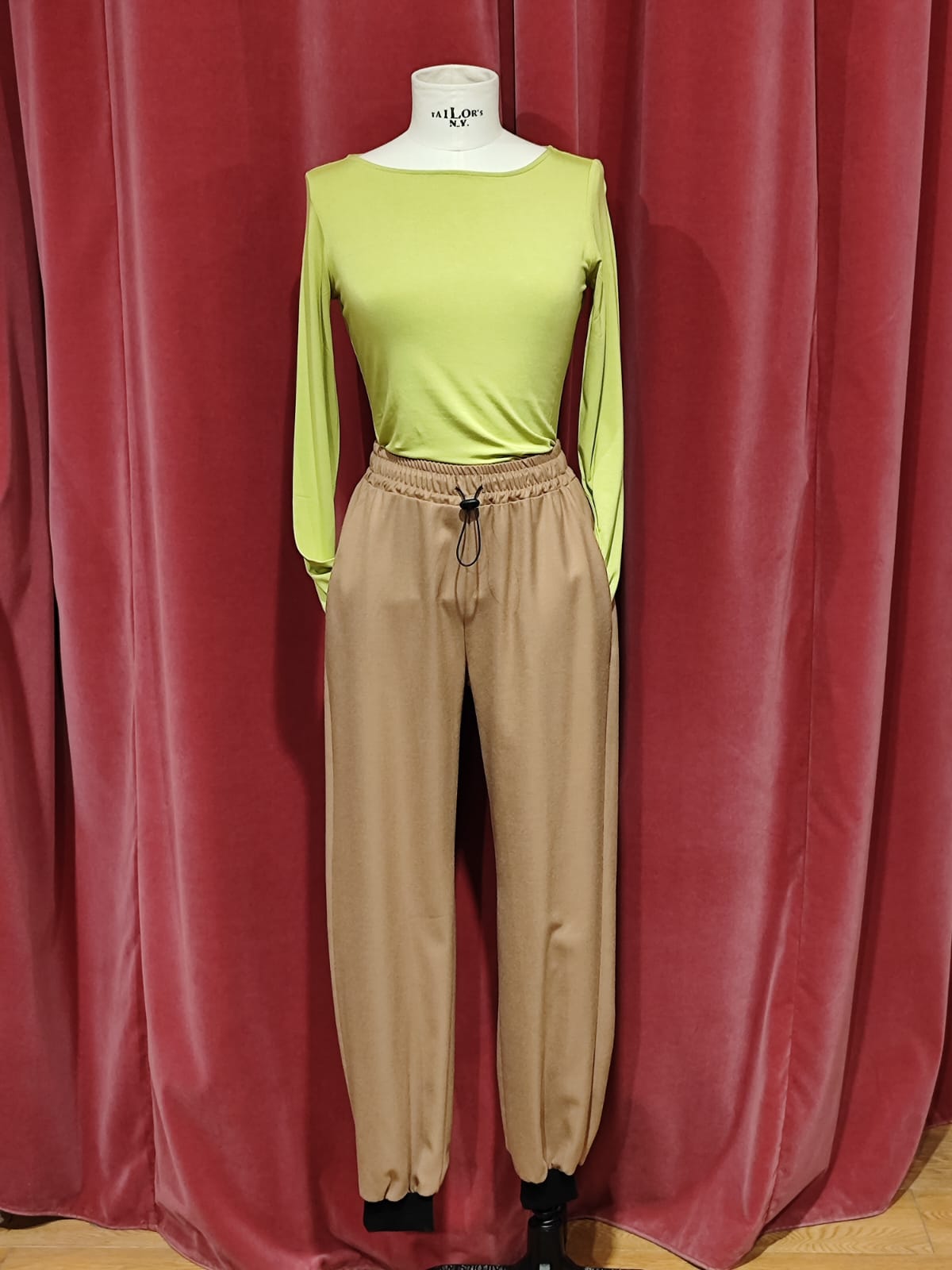 Pantalone  cammello molla e fili lurex