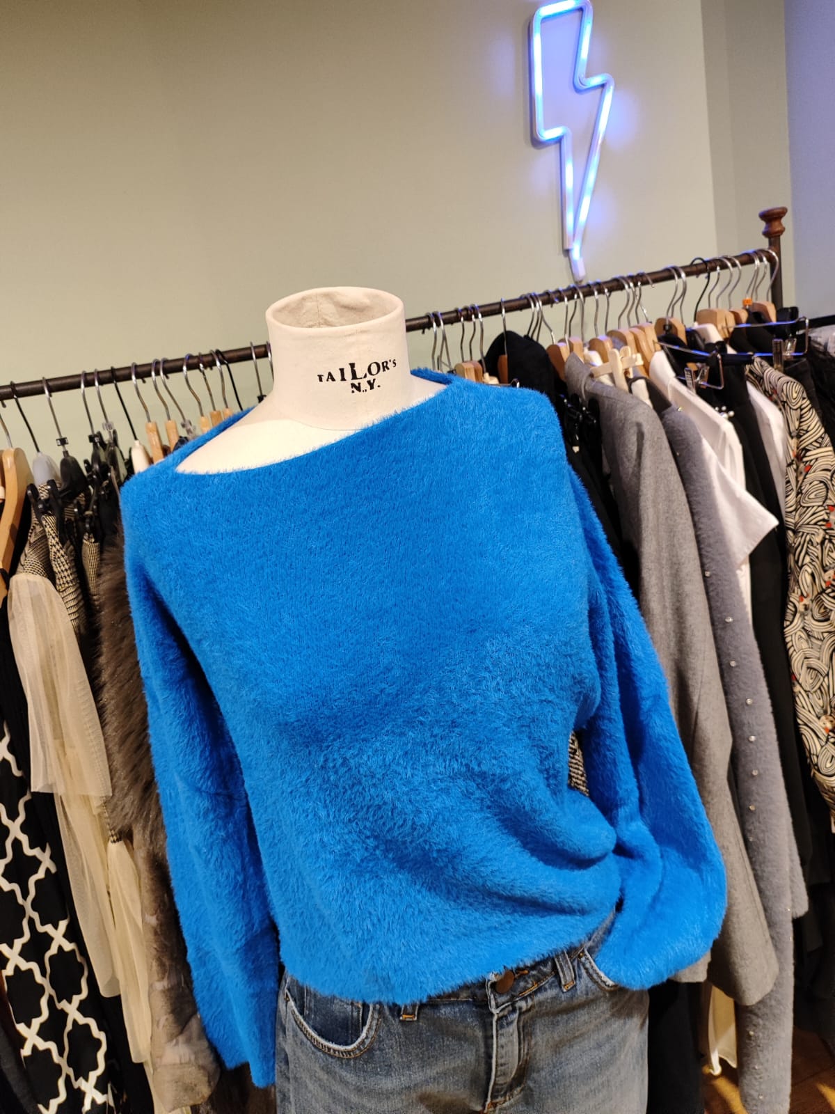 Maglia spalle nudo Le Streghe