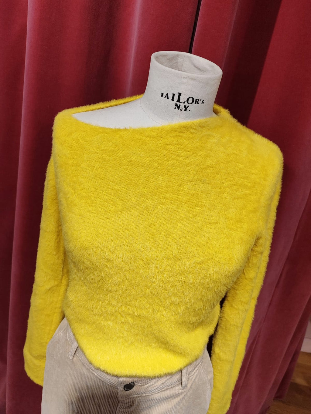 Maglia spalle nudo Le Streghe