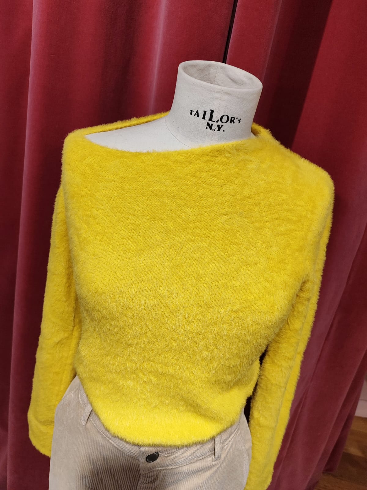 Maglia spalle nudo Le Streghe