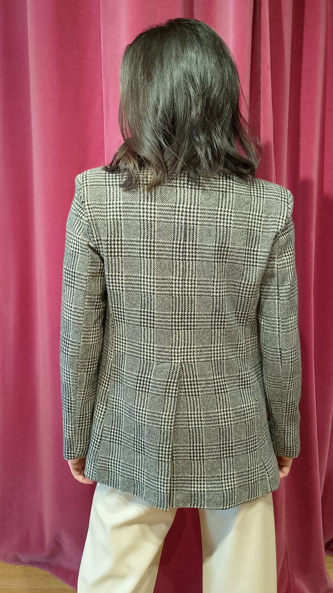 Blazer quadri con spille