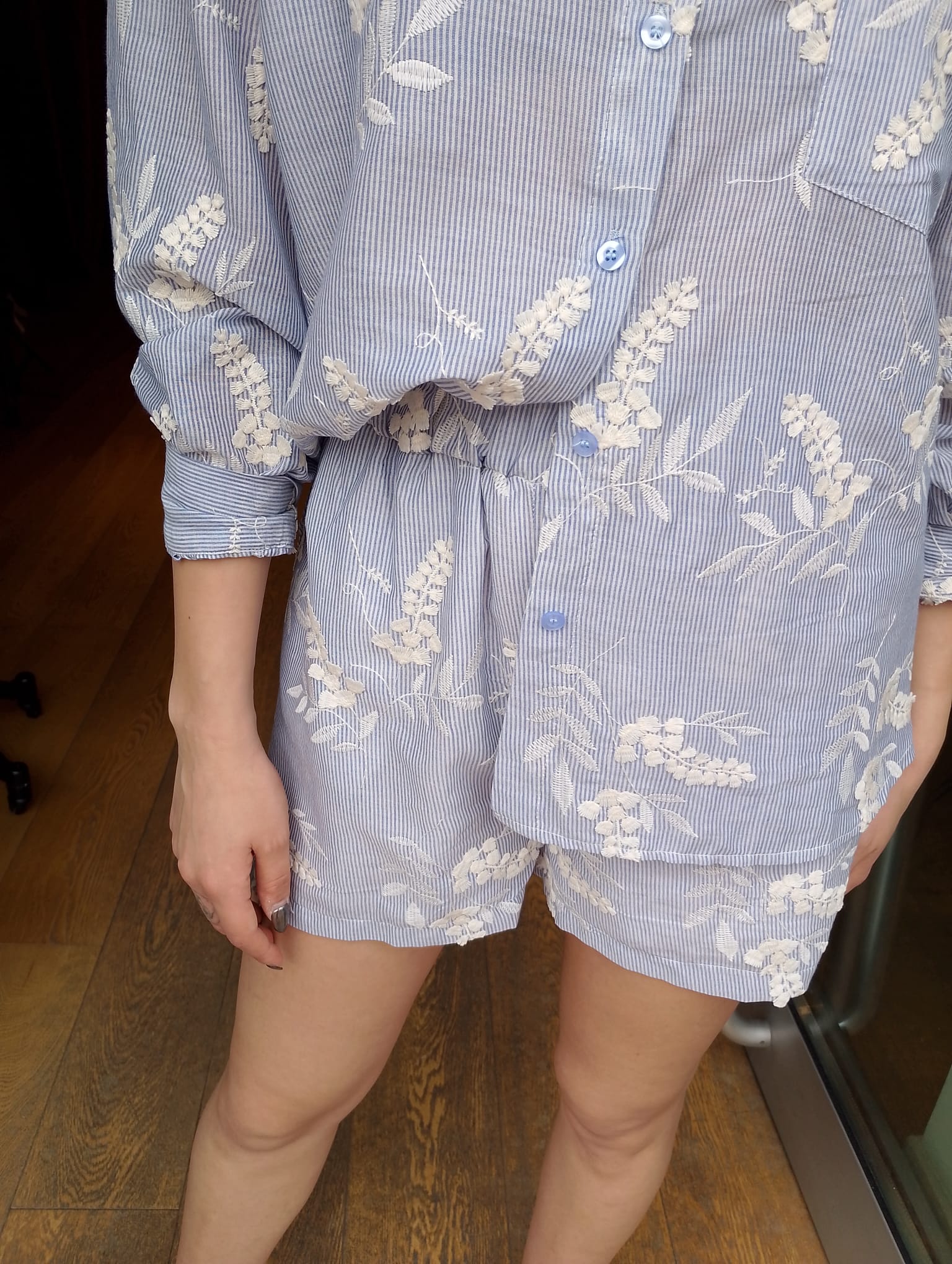 Short righe fiori applicati Souvenir